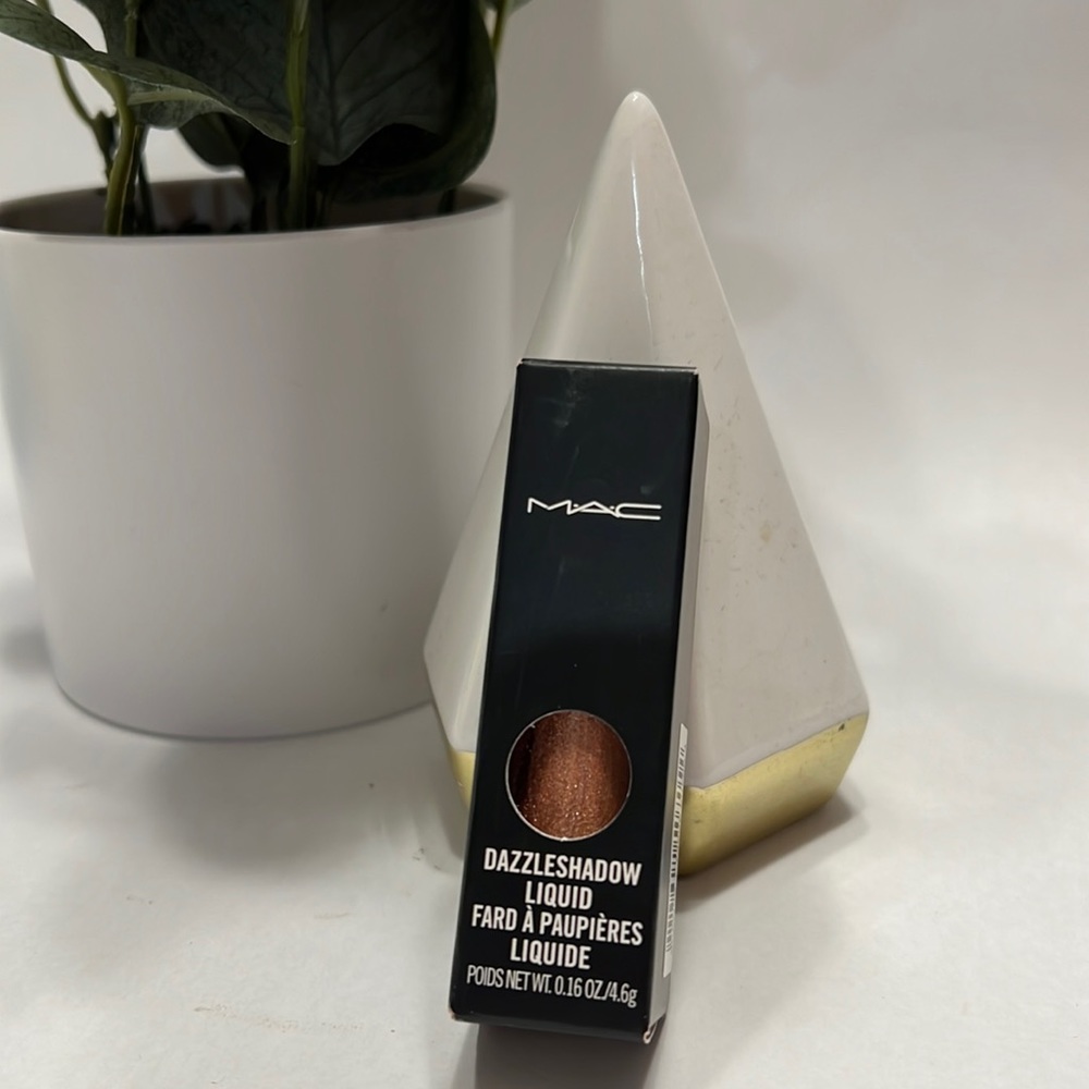 ✨BNIB MAC DAZZLESHADOW✨